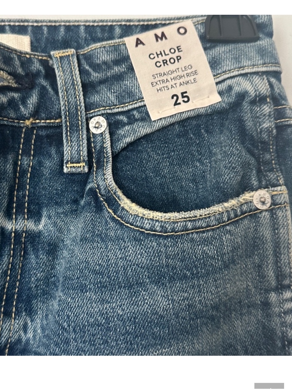 AMO Chloe Crop Blue Jeans NWT SZ 25